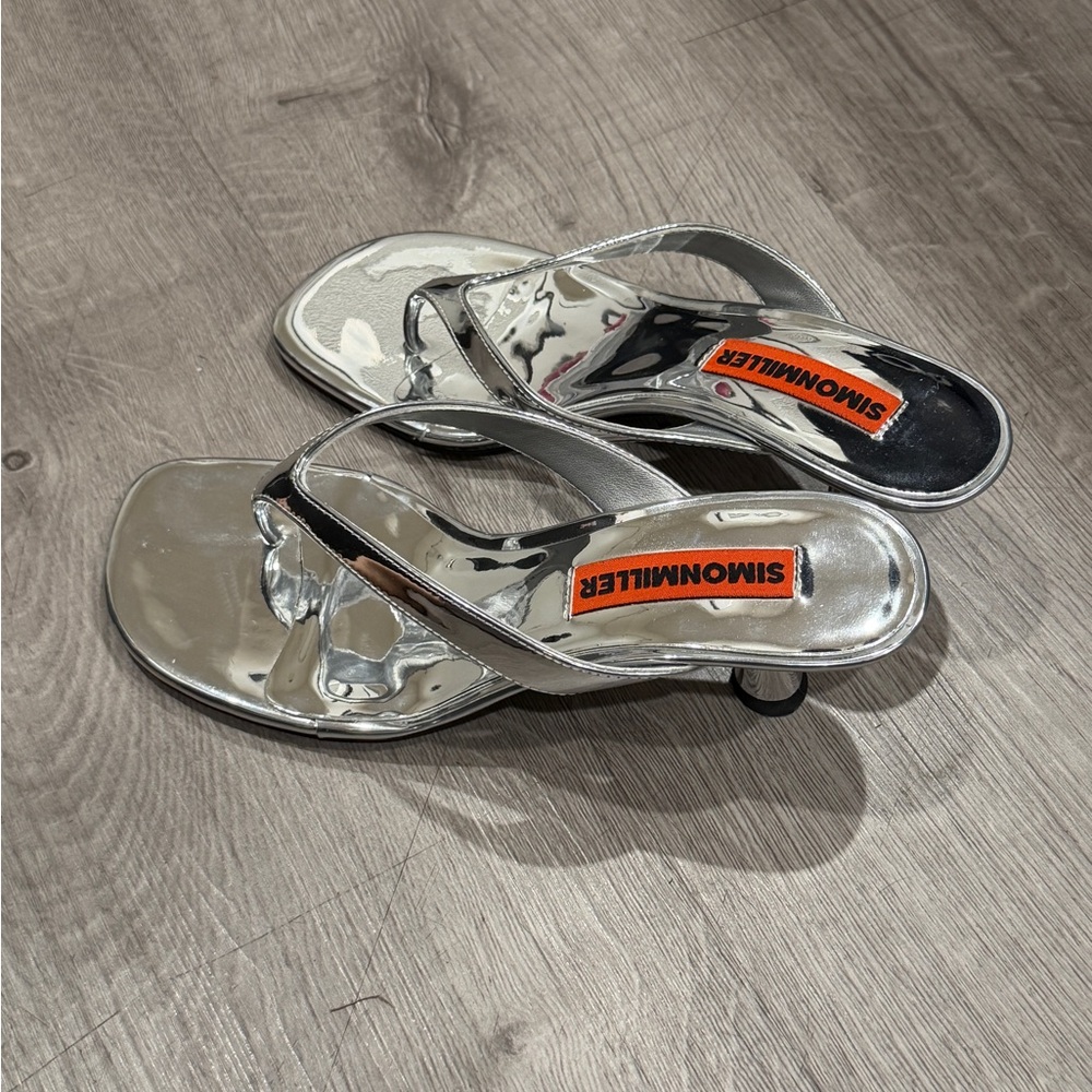 Simon Miller Beep Thongs in Silver - Picture 3 of 5